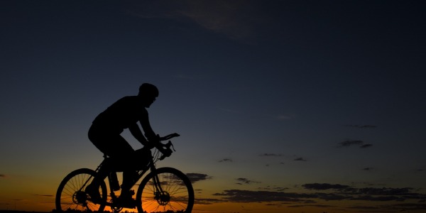 Consejos para montar en bicicleta de noche